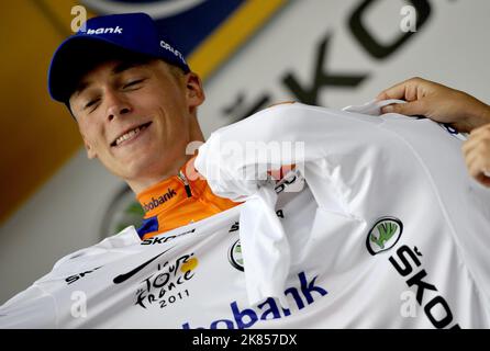 Robert Gesink della squadra ciclistica di Rabobank festeggia dopo aver vinto la maglia White Young leader Foto Stock