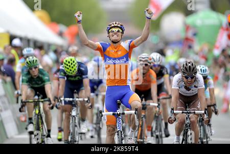 Fase 4, Luis Leon Sanchez ESP del team Rabobank vince la 4th tappa del Tour of Romandy a Sion , Svizzera, e allontana la maglia del leader giallo da Bradley Wiggins. Foto Stock