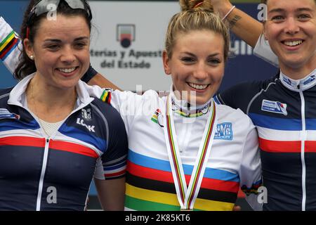 La francese Pauline Ferrand-Prevot sul podio dopo aver vinto lo sprint nel Campionato del mondo di Elite Womens. Foto Stock