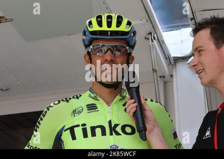 Alberto Contador Spagna il team Tinkoff arriva al palco di partenza a la Rochette Foto Stock