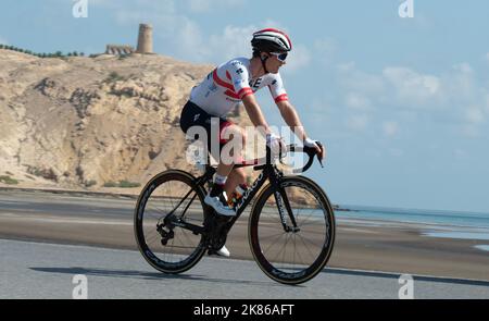Tour dell'Oman Stage 1, dalla spiaggia di al Sawadi alla Corniche di Suhar. Jan Polanc team Emirati Arabi Uniti Foto Stock