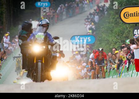 Il belga Dylan Teuns del Bahrain-Merida vince la tappa seguita dall'italiano Giulio Ciccone di Trek-Segafredo che prende il comando assoluto nel Tour de France 2019 tappa 6 - Mulhouse a la Planche des Belle Filles Foto Stock