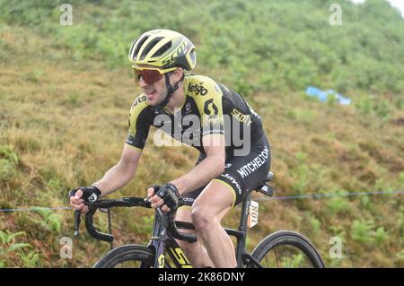 Simon Yates di Gran Bretagna per Mitchelton Scott vince il Tour de France 2019 Stage 15 da Limoux a Foix Foto Stock