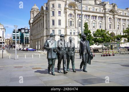 LIVERPOOL, Regno Unito - 14 LUGLIO 2022: La statua dei Beatles a Liverpool, Inghilterra, Regno Unito Foto Stock