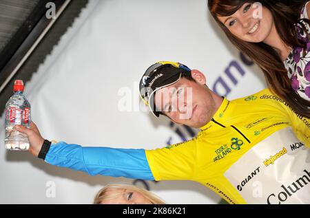 Mark Cavendish del Team Columbia festeggia dopo aver vinto la prima tappa del Tour d'Irlanda. Foto Stock