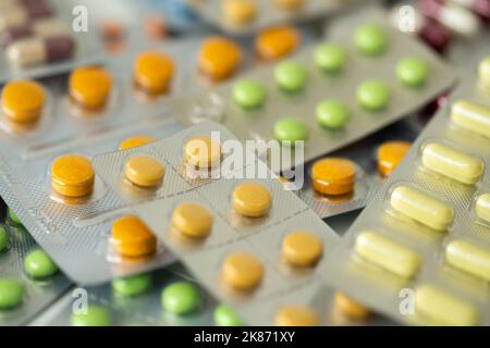 Molti pezzi di confezioni blister medicinale. Foto Stock