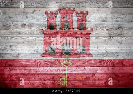 Un vignettato immagine di sfondo della bandiera di Gibilterra verniciato su assi di legno di una parete o di pavimento. Foto Stock