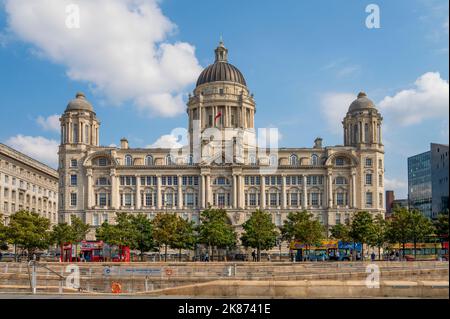 L'edificio del porto di Liverpool, Pier Head, Liverpool, Merseyside, Inghilterra, Regno Unito, Europa Foto Stock