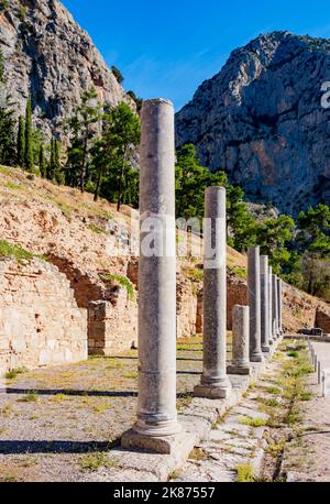 L'Agorà Romana, patrimonio dell'umanità dell'UNESCO, Delfi, Phocis, Grecia, Europa Foto Stock