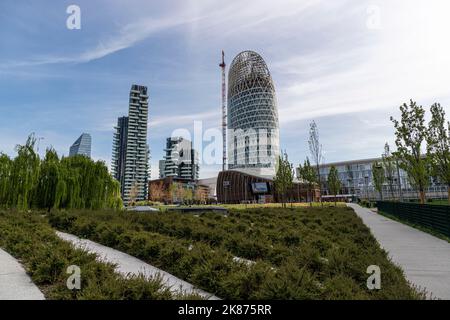 Grattacieli e giardini, quartiere porta Nuova, Milano, Lombardia, Italia, Europa Foto Stock