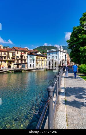 Passeggiata sul lago, Omegna, Lago d'Orta, Verbania, Piemonte, Laghi italiani, Italia, Europa Foto Stock