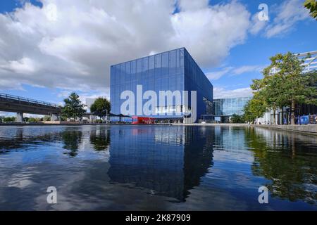 Copenaghen, Danimarca - Settembre 2022: Edificio a forma di scatola blu Danish radio Concert House (Dr Koncerthuset) progettato da Jean Nouvel Foto Stock