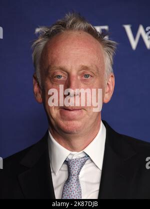 Los Angeles, Stati Uniti. 20th Ott 2022. Mike White arriva alla prima stagione 2 della stagione "The White Lotus" che si tiene presso gli Studios Goya di Hollywood, CA, il 20 ottobre 2022. © Janet Gough / AFF-USA.COM Credit: AFF/Alamy Live News Foto Stock