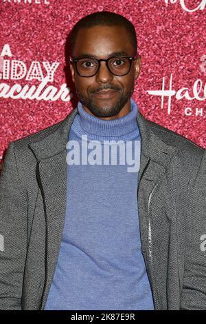 Ronnie Rowe Jr partecipa al Countdown di Hallmark Channel a Natale il 20 ottobre 2022 alla radio City Music Hall di New York, New York, USA. Robin Platzer/ Twin Images/ Credit: Sipa USA/Alamy Live News Foto Stock