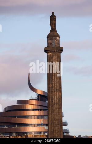 Monumento a Melville con l'hotel W Edinburgh dietro, Edinburgo Foto Stock