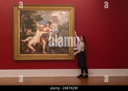 Londra Regno Unito. 21 ottobre 2022 . Sotheby's svela la Venere e Adone di Tiziano a guidare la vendita serale del Maestro Vecchio di dicembre, il lavoro più importante di Tiziano, ha stimato un valore di € 8-12 milioni. La vendita si svolge a Sotheby's New Bond Street il 7 dicembre . Credit: amer Ghazzal/Alamy Live News Foto Stock