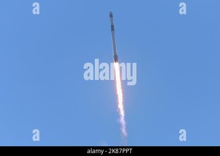 SpaceX lancia gli astronauti Crew-5 su un volo storico per la stazione spaziale per la NASA Foto Stock
