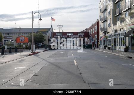 Monterey, CA, USA, 31 gennaio 2022. Monterey Canning Company a Cannery Row è una popolare attrazione turistica della città ed è stato un fatto di sardine Canning Foto Stock