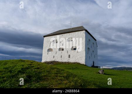 Bergen, Norvegia - 10 ottobre 2022: Fortezza di Kristiansten nel giorno nuvoloso a Trondheim, Norvegia. Foto Stock
