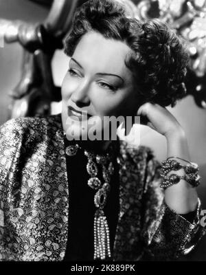 Gloria Swanson attrice 01 maggio 1935 **AVVERTENZA** questa fotografia è solo per uso editoriale ed è copyright della Film Company e/o del fotografo assegnato dalla Film o dalla Production Company e può essere riprodotta solo da pubblicazioni in concomitanza con la promozione del film sopra citato. È richiesto un credito obbligatorio alla società cinematografica. Il fotografo deve essere accreditato anche quando è noto. Nessun uso commerciale può essere concesso senza autorizzazione scritta da parte della Film Company. Foto Stock