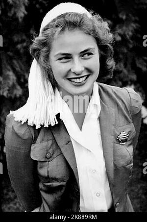 Ingrid Bergman attrice 01 maggio 1955 **AVVERTENZA** questa fotografia è solo per uso editoriale ed è copyright della Film Company e/o del fotografo assegnato dalla Film o dalla Production Company e può essere riprodotta solo da pubblicazioni in concomitanza con la promozione del film di cui sopra. È richiesto un credito obbligatorio alla società cinematografica. Il fotografo deve essere accreditato anche quando è noto. Nessun uso commerciale può essere concesso senza autorizzazione scritta da parte della Film Company. Foto Stock