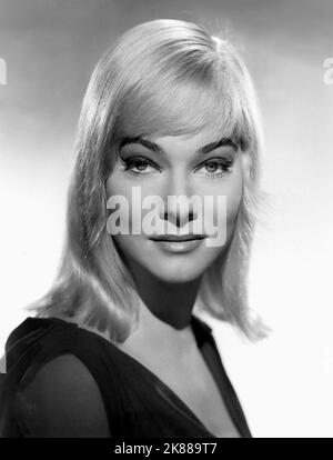 May Britt attrice 01 May 1952 **ATTENZIONE** questa fotografia è solo per uso editoriale ed è copyright della Film Company e/o del fotografo assegnato dalla Film o dalla Production Company e può essere riprodotta solo da pubblicazioni in concomitanza con la promozione del film di cui sopra. È richiesto un credito obbligatorio alla società cinematografica. Il fotografo deve essere accreditato anche quando è noto. Nessun uso commerciale può essere concesso senza autorizzazione scritta da parte della Film Company. Foto Stock