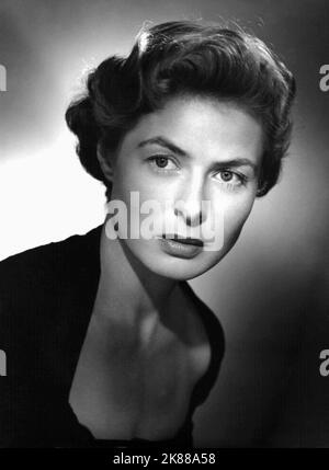 Ingrid Bergman attrice 01 maggio 1954 **AVVERTENZA** questa fotografia è solo per uso editoriale ed è copyright della Film Company e/o del fotografo assegnato dalla Film o dalla Production Company e può essere riprodotta solo da pubblicazioni in concomitanza con la promozione del film di cui sopra. È richiesto un credito obbligatorio alla società cinematografica. Il fotografo deve essere accreditato anche quando è noto. Nessun uso commerciale può essere concesso senza autorizzazione scritta da parte della Film Company. Foto Stock