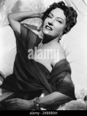 Gloria Swanson attrice 01 maggio 1950 **AVVERTENZA** questa fotografia è solo per uso editoriale ed è copyright della Film Company e/o del fotografo assegnato dalla Film o dalla Production Company e può essere riprodotta solo da pubblicazioni in concomitanza con la promozione del film sopra citato. È richiesto un credito obbligatorio alla società cinematografica. Il fotografo deve essere accreditato anche quando è noto. Nessun uso commerciale può essere concesso senza autorizzazione scritta da parte della Film Company. Foto Stock