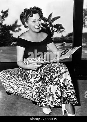 Gloria Swanson attrice 01 maggio 1952 **AVVERTENZA** questa fotografia è solo per uso editoriale ed è copyright della Film Company e/o del fotografo assegnato dalla Film o dalla Production Company e può essere riprodotta solo da pubblicazioni in concomitanza con la promozione del film sopra citato. È richiesto un credito obbligatorio alla società cinematografica. Il fotografo deve essere accreditato anche quando è noto. Nessun uso commerciale può essere concesso senza autorizzazione scritta da parte della Film Company. Foto Stock