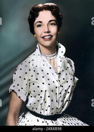 Jennifer Jones attrice 01 maggio 1955 **AVVERTENZA** questa fotografia è solo per uso editoriale ed è copyright della Film Company e/o del fotografo assegnato dalla Film o dalla Production Company e può essere riprodotta solo da pubblicazioni in concomitanza con la promozione del film di cui sopra. È richiesto un credito obbligatorio alla società cinematografica. Il fotografo deve essere accreditato anche quando è noto. Nessun uso commerciale può essere concesso senza autorizzazione scritta da parte della Film Company. Foto Stock