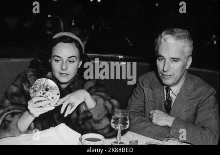 Paulette Goddard & Charlie Chaplin attrice e attore 1 maggio 1940 **ATTENZIONE** questa fotografia è solo per uso editoriale ed è copyright della Film Company e/o del fotografo assegnato dalla Film Company o Production Company e può essere riprodotta solo da pubblicazioni in concomitanza con la promozione del suddetto Film. È richiesto un credito obbligatorio alla Film Company. Il fotografo deve essere accreditato anche se conosciuto. Nessun uso commerciale può essere concesso senza l'autorizzazione scritta di The Film Company. Foto Stock
