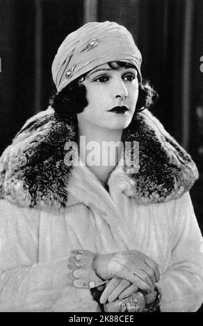 Norma Talmadge Silent attrice 05 giugno 1922 **AVVERTENZA** questa fotografia è esclusivamente per uso editoriale ed è copyright della Film Company e/o del fotografo assegnato dalla Film o dalla Production Company e può essere riprodotta solo da pubblicazioni in congiunzione con la promozione del film di cui sopra. È richiesto un credito obbligatorio alla società cinematografica. Il fotografo deve essere accreditato anche quando è noto. Nessun uso commerciale può essere concesso senza autorizzazione scritta da parte della Film Company. Foto Stock