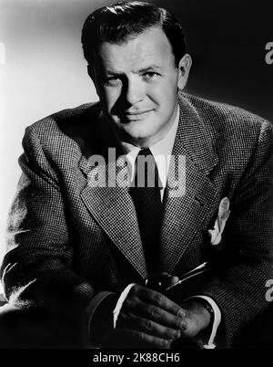 Joseph L. Mankiewicz scrittore, Produttore e regista 01 maggio 1953 **AVVERTENZA** questa fotografia è solo per uso editoriale ed è copyright della Film Company e/o del fotografo assegnato dalla Film o dalla Production Company e può essere riprodotta solo da pubblicazioni in concomitanza con la promozione del film sopra citato. È richiesto un credito obbligatorio alla società cinematografica. Il fotografo deve essere accreditato anche quando è noto. Nessun uso commerciale può essere concesso senza autorizzazione scritta da parte della Film Company. Foto Stock