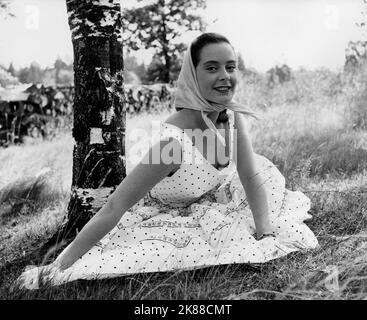 Genevieve Page attrice 01 maggio 1956 **AVVERTENZA** questa fotografia è esclusivamente per uso editoriale ed è copyright della Film Company e/o del fotografo assegnato dalla Film o dalla Production Company e può essere riprodotta solo da pubblicazioni in concomitanza con la promozione del film di cui sopra. È richiesto un credito obbligatorio alla società cinematografica. Il fotografo deve essere accreditato anche quando è noto. Nessun uso commerciale può essere concesso senza autorizzazione scritta da parte della Film Company. Foto Stock