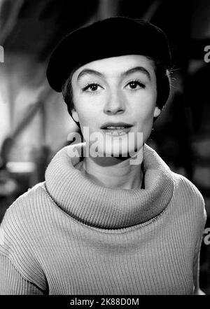 Anouk Aimee attrice 01 maggio 1957 **AVVERTENZA** questa fotografia è solo per uso editoriale ed è copyright della Film Company e/o del fotografo assegnato dalla Film o dalla Production Company e può essere riprodotta solo da pubblicazioni in concomitanza con la promozione del film sopra citato. È richiesto un credito obbligatorio alla società cinematografica. Il fotografo deve essere accreditato anche quando è noto. Nessun uso commerciale può essere concesso senza autorizzazione scritta da parte della Film Company. Foto Stock