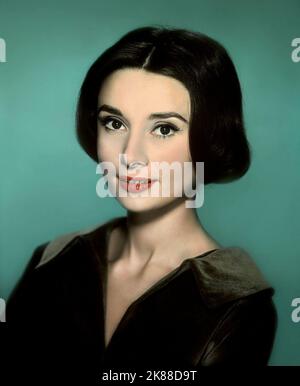 Audrey Hepburn attrice 01 maggio 1959 **ATTENZIONE** questa fotografia è ad uso esclusivamente editoriale ed è copyright della Film Company e/o del fotografo assegnato dalla Film Company o Production Company e può essere riprodotta solo da pubblicazioni in concomitanza con la promozione del suddetto Film. È richiesto un credito obbligatorio alla Film Company. Il fotografo deve essere accreditato anche se conosciuto. Nessun uso commerciale può essere concesso senza l'autorizzazione scritta di The Film Company. Foto Stock