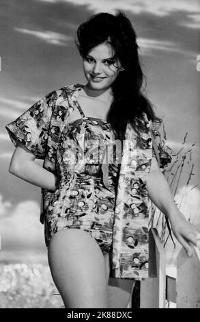 Claudia Cardinale attrice 01 maggio 1958 **AVVERTENZA** questa fotografia è esclusivamente per uso editoriale ed è copyright della Film Company e/o del fotografo assegnato dalla Film o dalla Production Company e può essere riprodotta solo da pubblicazioni in concomitanza con la promozione del film sopra citato. È richiesto un credito obbligatorio alla società cinematografica. Il fotografo deve essere accreditato anche quando è noto. Nessun uso commerciale può essere concesso senza autorizzazione scritta da parte della Film Company. Foto Stock