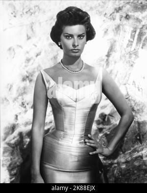 Sophia Loren attrice 01 gennaio 1956 **ATTENZIONE** questa fotografia è ad uso esclusivamente editoriale ed è copyright della Film Company e/o del fotografo assegnato dalla Film Company o Production Company e può essere riprodotta solo da pubblicazioni in concomitanza con la promozione del suddetto Film. È richiesto un credito obbligatorio alla Film Company. Il fotografo deve essere accreditato anche se conosciuto. Nessun uso commerciale può essere concesso senza l'autorizzazione scritta di The Film Company. Foto Stock
