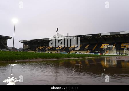 Nottingham, Regno Unito. 21st Ott 2022. Vista generale a lato uno stadio Wet Meadow Lane davanti alla partita della Vanarama National League tra Notts County e Maidstone United a Meadow Lane, Nottingham, venerdì 21st ottobre 2022. (Credit: Jon Hobley | NOTIZIE MI) Credit: NOTIZIE MI & Sport /Alamy Live News Foto Stock