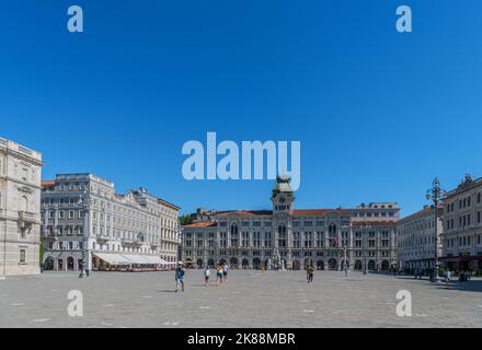 Piazza dell'unità d'Italia (Piazza Unità d'Italia) rivolta verso il Palazzo del Municipio di Trieste, Trieste Foto Stock