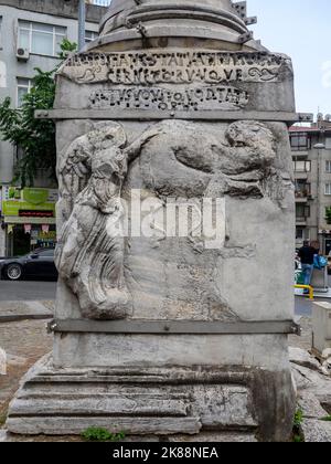 ISTANBUL- TURCHIA- 04 giugno 2016 : la colonna di Kiztasi o Markianos. Monumento commemorativo dell'imperatore bizantino Markianos a Istanbul nel 455. Lo è Foto Stock