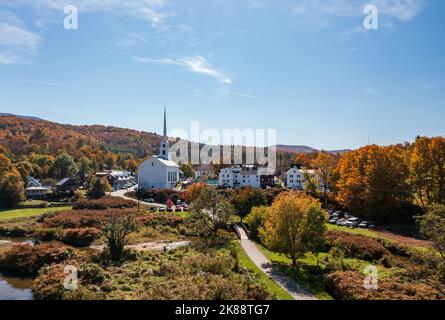 Vista panoramica aerea della città di Stowe in Vermont in autunno Foto Stock