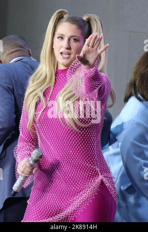 New York, NY, Stati Uniti. 21st Ott 2022. Meghan Trainor si esibisce nella Today Citi Concert Series di New York il 21 ottobre 2002. Credit: RW/Media Punch/Alamy Live News Foto Stock