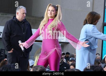 New York, NY, Stati Uniti. 21st Ott 2022. Meghan Trainor si esibisce nella Today Citi Concert Series di New York il 21 ottobre 2002. Credit: RW/Media Punch/Alamy Live News Foto Stock