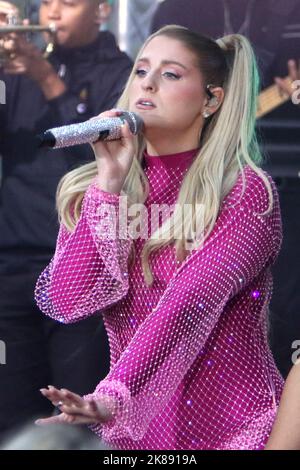 New York, NY, Stati Uniti. 21st Ott 2022. Meghan Trainor si esibisce nella Today Citi Concert Series di New York il 21 ottobre 2002. Credit: RW/Media Punch/Alamy Live News Foto Stock