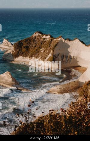 Bellissima vista del cape Drastis nell'isola di Corfu in Grecia Foto Stock