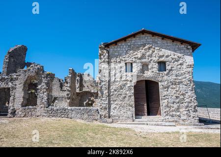 Civitella, italia: 06-24-2022: I ruderi della fortezza di Civitella del Tronto Foto Stock