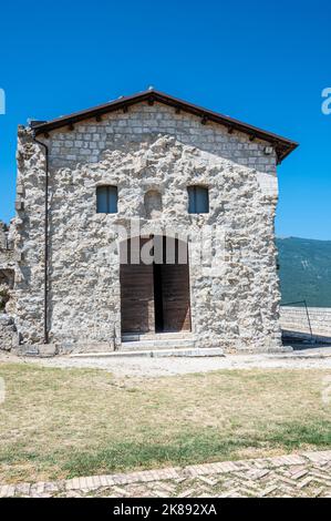 Civitella, italia: 06-24-2022: I ruderi della fortezza di Civitella del Tronto Foto Stock