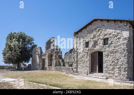 Civitella, italia: 06-24-2022: I ruderi della fortezza di Civitella del Tronto Foto Stock