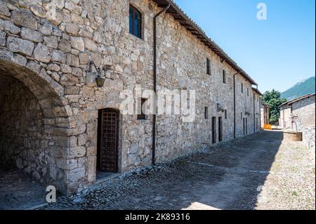 Civitella, italia: 06-24-2022: I ruderi della fortezza di Civitella del Tronto Foto Stock